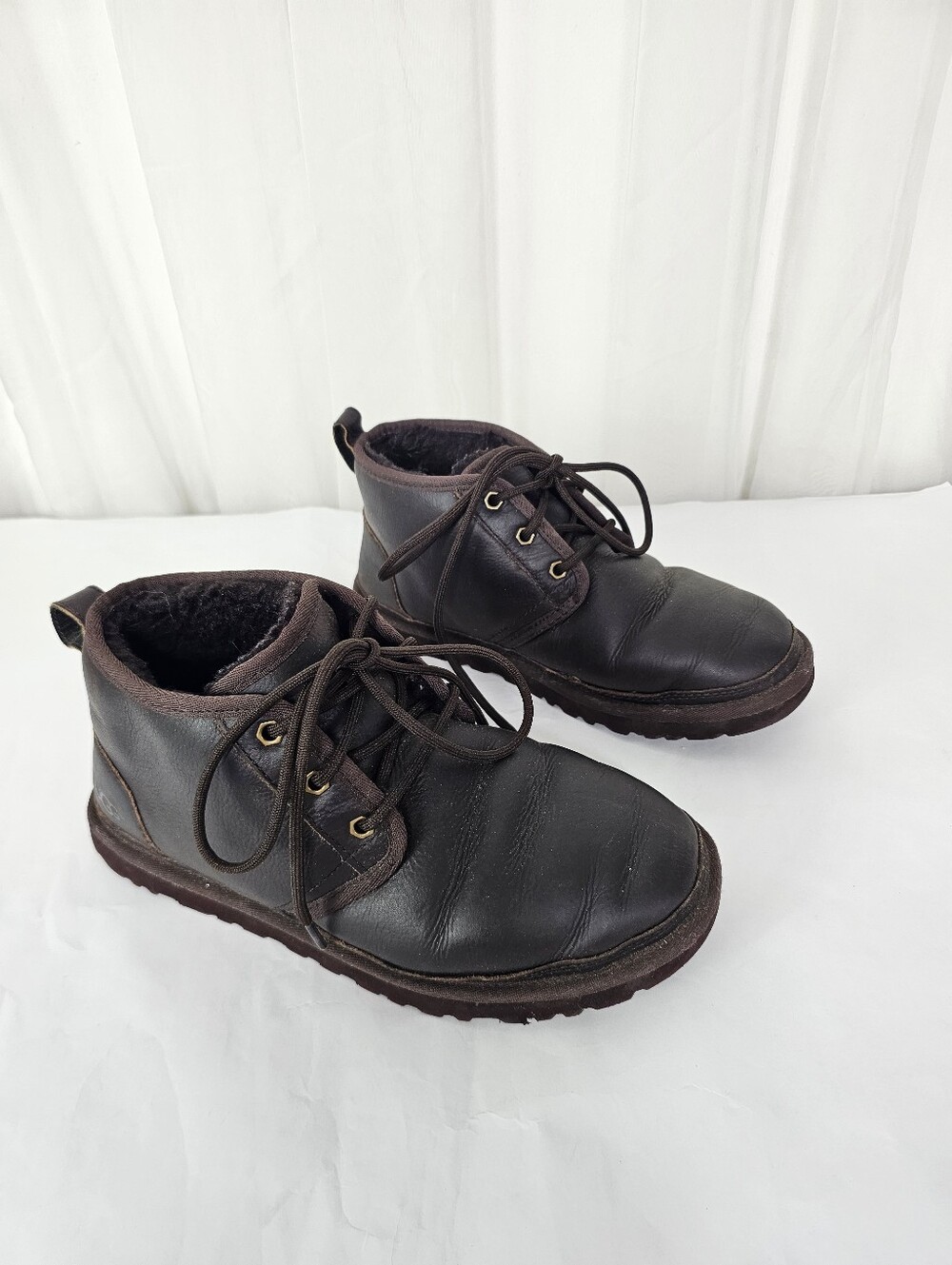 UGG Neumel Men's Dark Brown Leather Chukka Boots Wool Lined Size 8